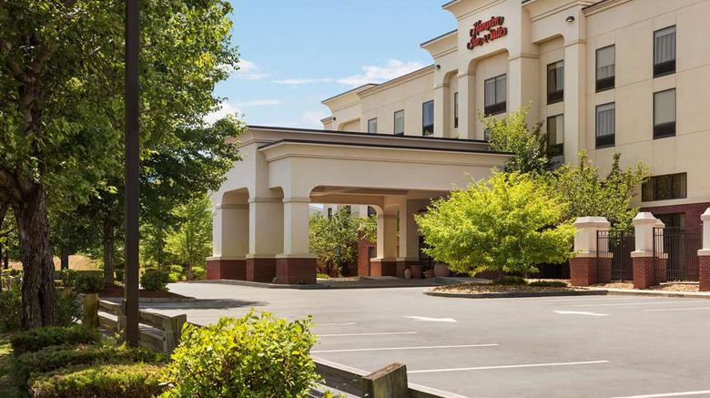 <b>Hampton Inn & Suites Manchester-Bedford Exterior</b>. Images powered by <a href="https://iceportal.shijigroup.com/" title="IcePortal" target="_blank">IcePortal</a>.