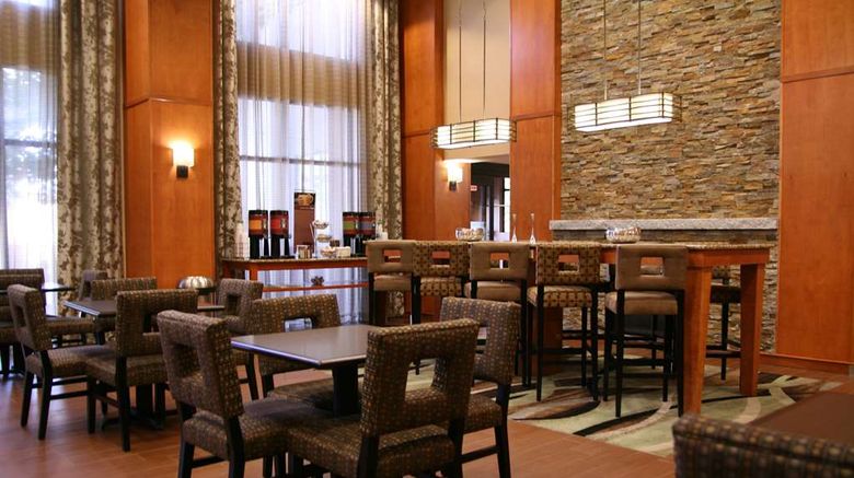 <b>Hampton Inn & Suites Manchester-Bedford Lobby</b>. Images powered by <a href="https://iceportal.shijigroup.com/" title="IcePortal" target="_blank">IcePortal</a>.