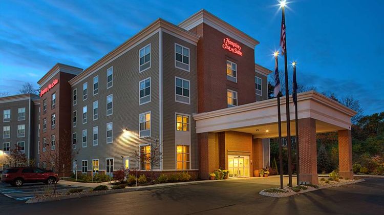 Hampton Inn & Suites Exeter Exterior