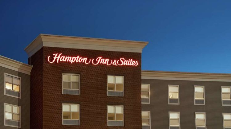 Hampton Inn & Suites Exeter Exterior
