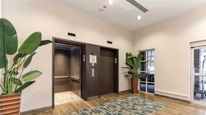 <b>Hampton Inn Coconut Grove Coral Gables Lobby</b>. Images powered by <a href="https://iceportal.shijigroup.com/" title="IcePortal" target="_blank">IcePortal</a>.