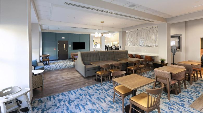 <b>Hampton Inn Coconut Grove Coral Gables Lobby</b>. Images powered by <a href="https://iceportal.shijigroup.com/" title="IcePortal" target="_blank">IcePortal</a>.