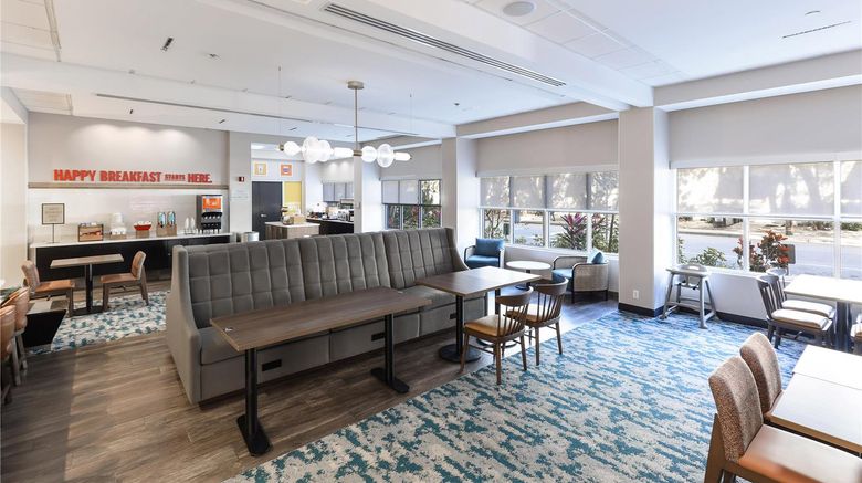 <b>Hampton Inn Coconut Grove Coral Gables Restaurant</b>. Images powered by <a href="https://iceportal.shijigroup.com/" title="IcePortal" target="_blank">IcePortal</a>.