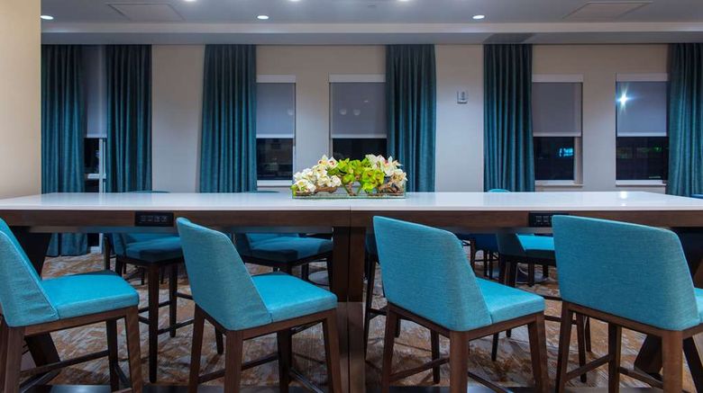 <b>Hampton Inn & Suites Miami Airport South Lobby</b>. Images powered by <a href="https://iceportal.shijigroup.com/" title="IcePortal" target="_blank">IcePortal</a>.