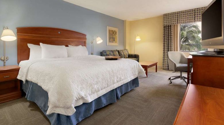 <b>Hampton Inn Miami-Airport West Room</b>. Images powered by <a href="https://iceportal.shijigroup.com/" title="IcePortal" target="_blank">IcePortal</a>.