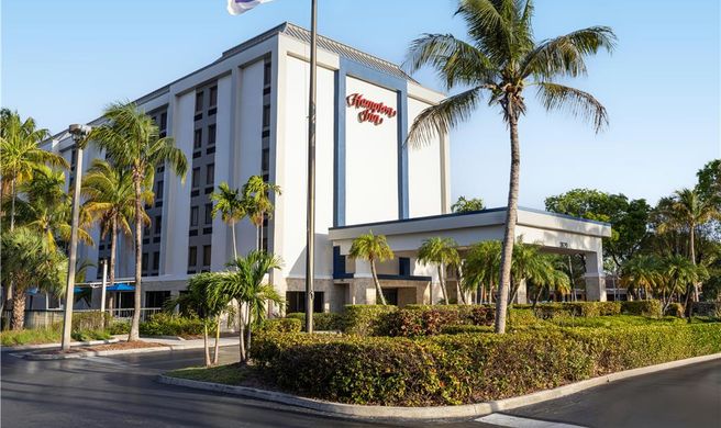 Hampton Inn Miami-Airport West Exterior