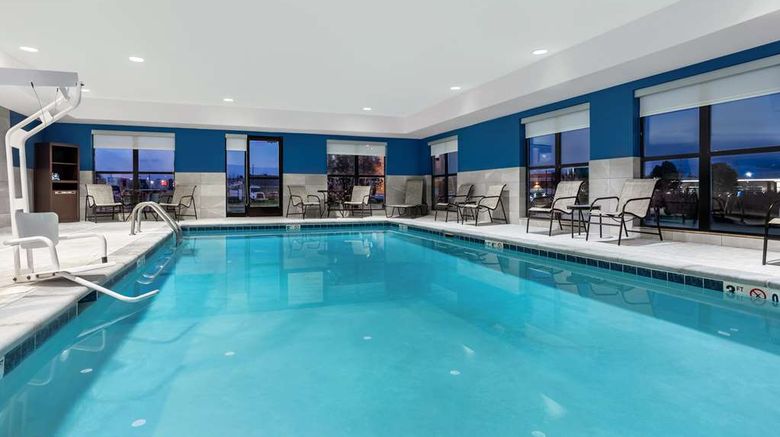 <b>Hampton Inn & Suites Muncie Pool</b>. Images powered by <a href="https://iceportal.shijigroup.com/" title="IcePortal" target="_blank">IcePortal</a>.
