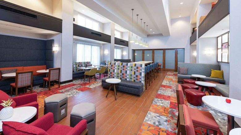<b>Hampton Inn & Suites Marshalltown Lobby</b>. Images powered by <a href="https://iceportal.shijigroup.com/" title="IcePortal" target="_blank">IcePortal</a>.