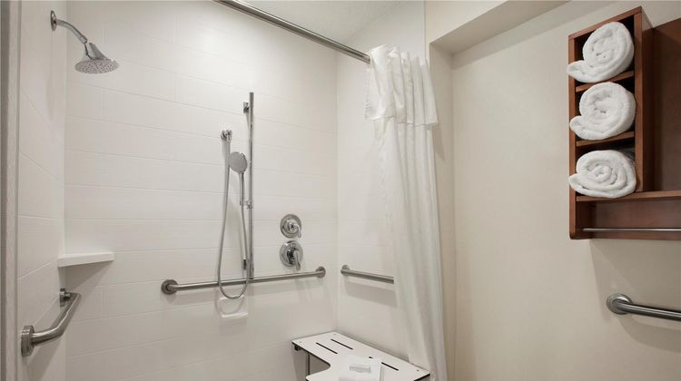 Homewood Suites Kansas City Airport Room