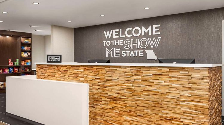 Hampton Inn Kansas City-Airport Lobby
