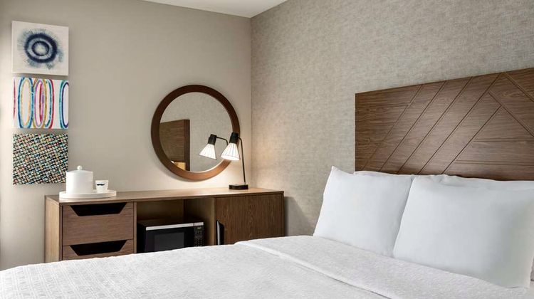 Hampton Inn Kansas City-Airport Room