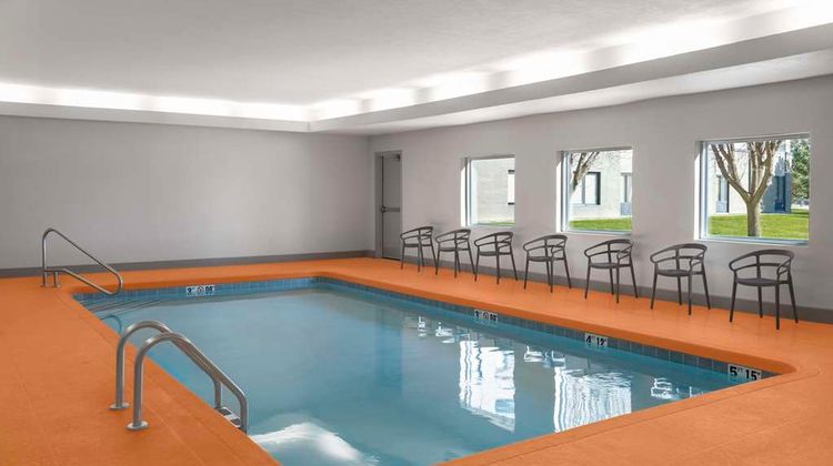 Hampton Inn Olathe Pool