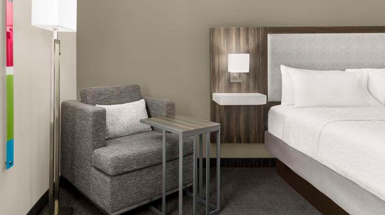 Hampton Inn Olathe Room