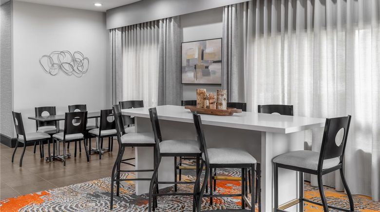 <b>Hampton Inn Olathe Lobby</b>. Images powered by <a href="https://iceportal.shijigroup.com/" title="IcePortal" target="_blank">IcePortal</a>.
