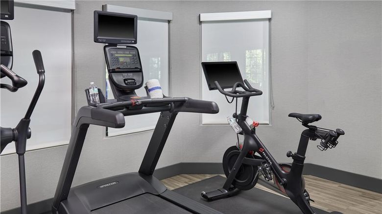 <b>Hampton Inn Kansas City Speedway Health</b>. Images powered by <a href="https://iceportal.shijigroup.com/" title="IcePortal" target="_blank">IcePortal</a>.