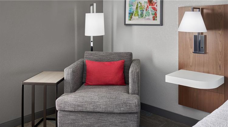 Hampton Inn Kansas City Speedway Room