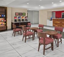Hampton Inn Kansas City Speedway Lobby