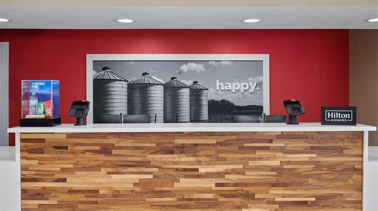 Hampton Inn Kansas City Speedway Lobby