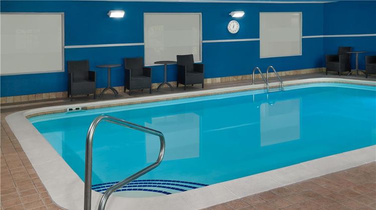 Hampton Inn Kansas City Speedway Pool