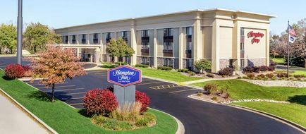 Hampton Inn Milwaukee Airport Exterior