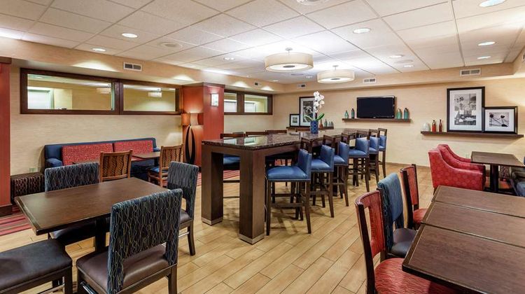 Hampton Inn Milwaukee Airport Lobby