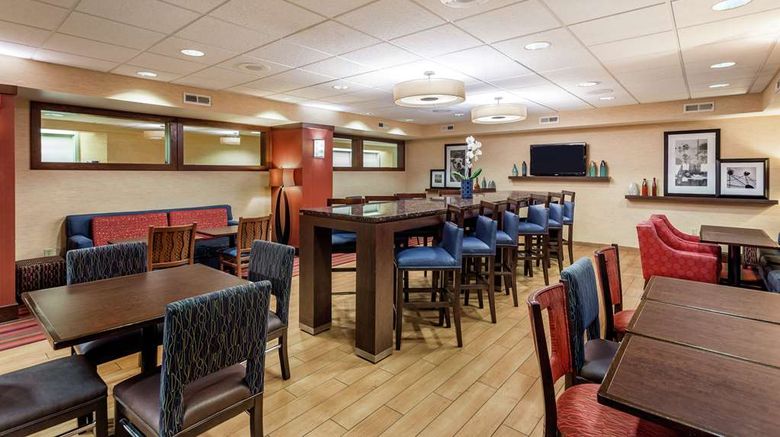 <b>Hampton Inn Milwaukee Airport Lobby</b>. Images powered by <a href="https://iceportal.shijigroup.com/" title="IcePortal" target="_blank">IcePortal</a>.