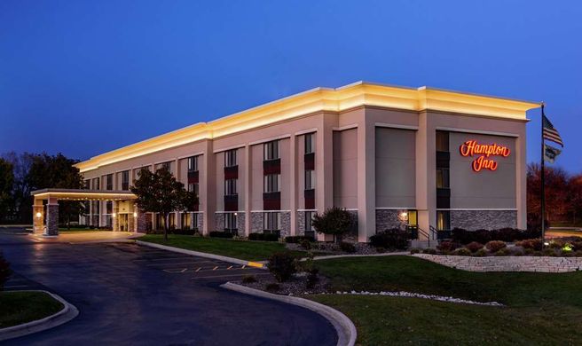 Hampton Inn Milwaukee Airport Exterior
