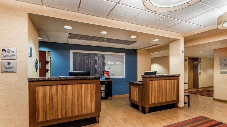Hampton Inn Milwaukee Airport Lobby