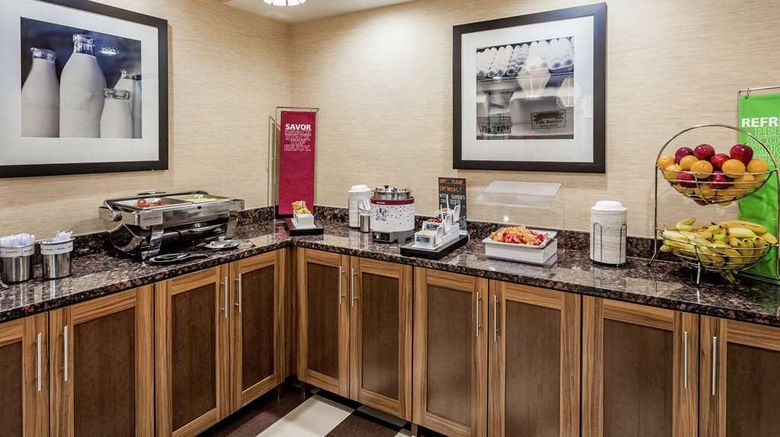 <b>Hampton Inn Milwaukee Airport Restaurant</b>. Images powered by <a href="https://iceportal.shijigroup.com/" title="IcePortal" target="_blank">IcePortal</a>.