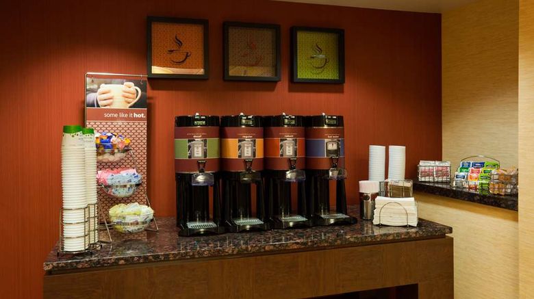<b>Hampton Inn Milwaukee Airport Restaurant</b>. Images powered by <a href="https://iceportal.shijigroup.com/" title="IcePortal" target="_blank">IcePortal</a>.