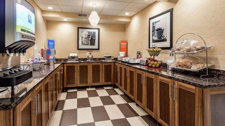 <b>Hampton Inn Milwaukee Airport Restaurant</b>. Images powered by <a href="https://iceportal.shijigroup.com/" title="IcePortal" target="_blank">IcePortal</a>.
