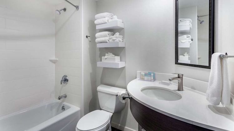 Hampton Inn Milwaukee Airport Room