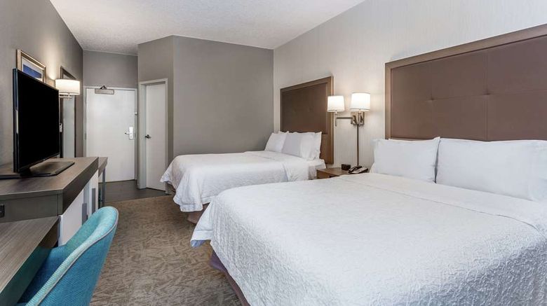 <b>Hampton Inn Milwaukee Airport Room</b>. Images powered by <a href="https://iceportal.shijigroup.com/" title="IcePortal" target="_blank">IcePortal</a>.