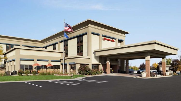 Hampton Inn Milwaukee - Brookfield Exterior