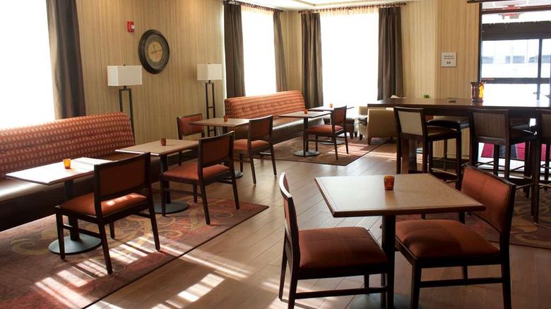 <b>Hampton Inn Burlington Lobby</b>. Images powered by <a href="https://iceportal.shijigroup.com/" title="IcePortal" target="_blank">IcePortal</a>.