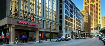 Hampton Inn & Suites Milwaukee/Downtown Exterior