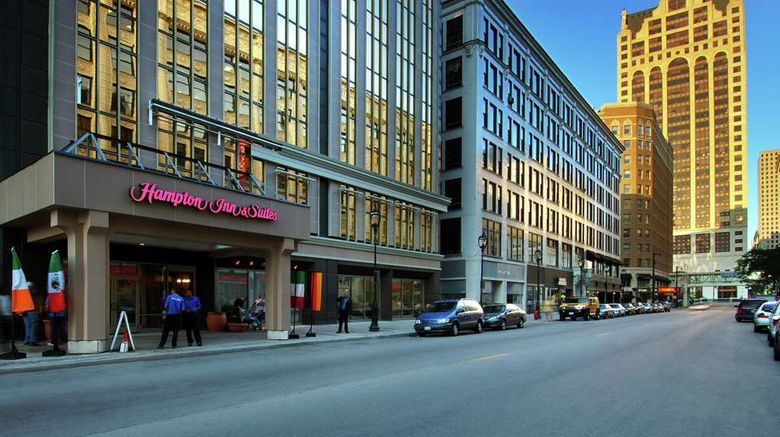 <b>Hampton Inn & Suites Milwaukee/Downtown Exterior</b>. Images powered by <a href="https://iceportal.shijigroup.com/" title="IcePortal" target="_blank">IcePortal</a>.