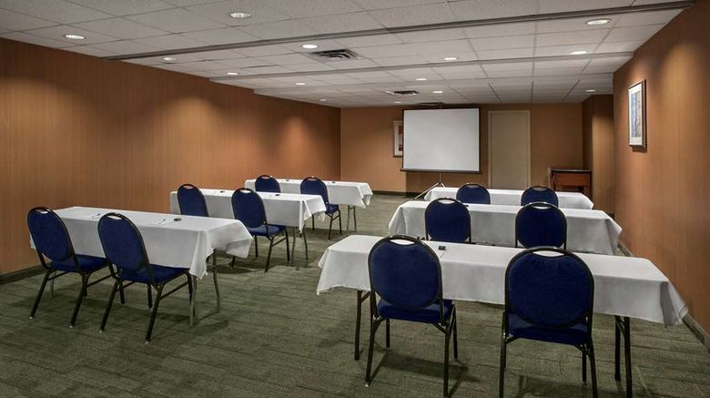 <b>Hampton Inn & Suites Milwaukee/Downtown Meeting</b>. Images powered by <a href="https://iceportal.shijigroup.com/" title="IcePortal" target="_blank">IcePortal</a>.