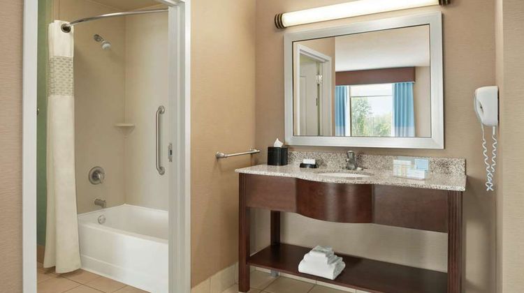 Hampton Inn and Suites Grafton Room