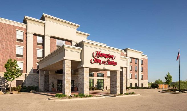 Hampton Inn and Suites Grafton Exterior