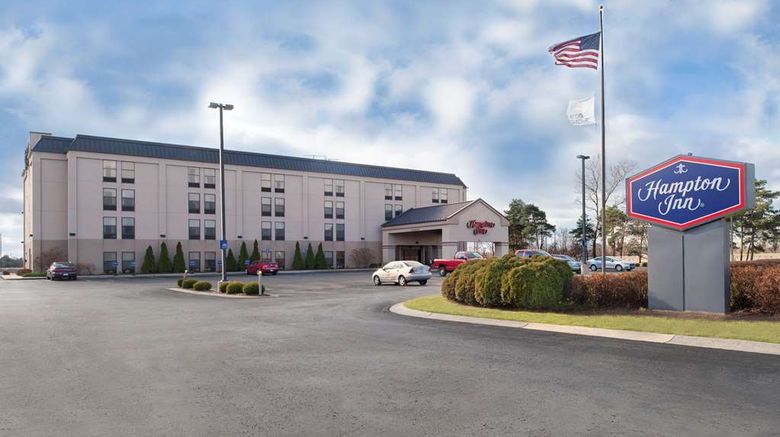 <b>Hampton Inn Muskegon Exterior</b>. Images powered by <a href="https://iceportal.shijigroup.com/" title="IcePortal" target="_blank">IcePortal</a>.