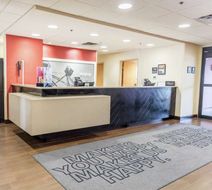 Hampton Inn Muskegon Lobby