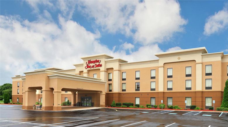 <b>Hampton Inn & Suites Lamar Exterior</b>. Images powered by <a href="https://iceportal.shijigroup.com/" title="IcePortal" target="_blank">IcePortal</a>.