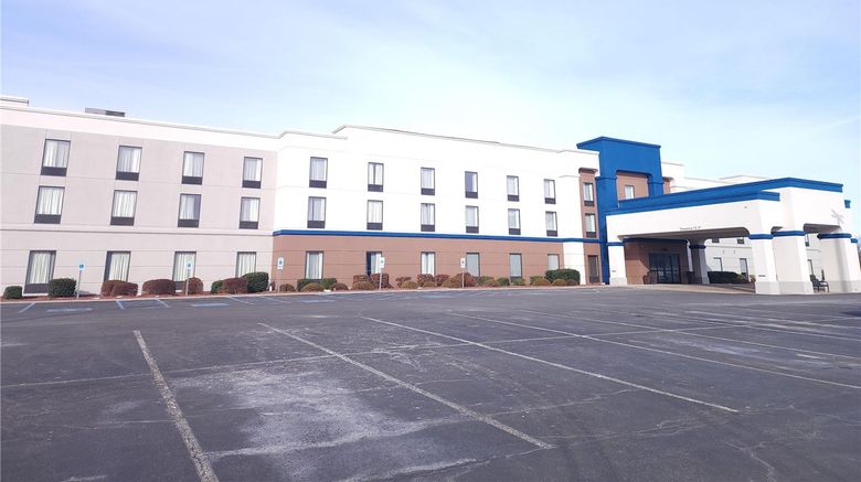 <b>Hampton Inn & Suites Lamar Exterior</b>. Images powered by <a href="https://iceportal.shijigroup.com/" title="IcePortal" target="_blank">IcePortal</a>.