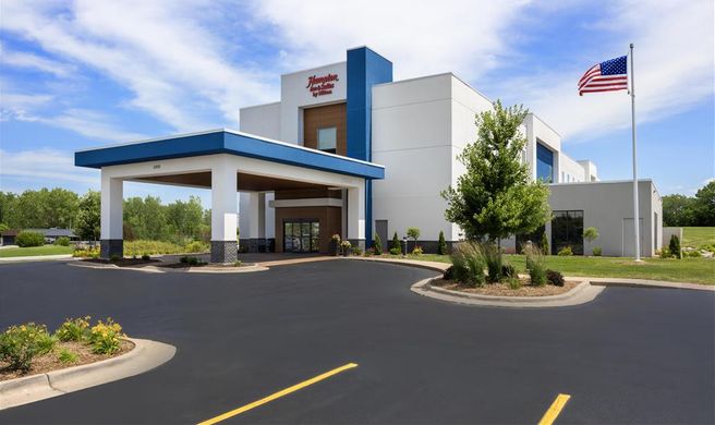 Hampton Inn & Suites Moline Exterior