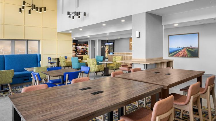 Hampton Inn & Suites Moline Lobby