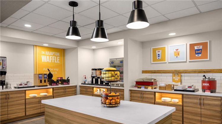 Hampton Inn & Suites Moline Restaurant