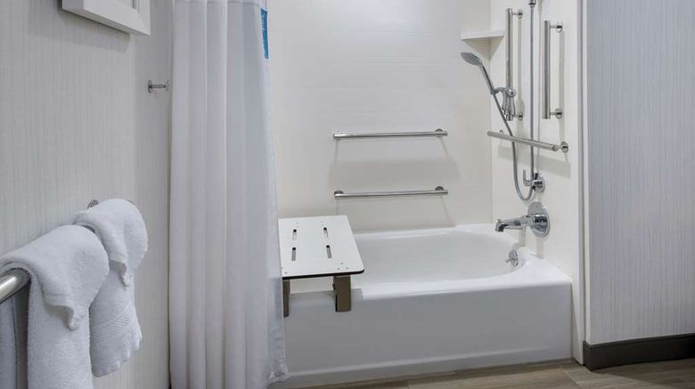 <b>Hampton Inn Middletown Room</b>. Images powered by <a href="https://iceportal.shijigroup.com/" title="IcePortal" target="_blank">IcePortal</a>.