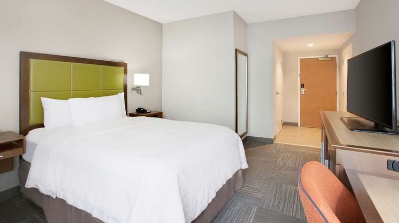 <b>Hampton Inn Middletown Room</b>. Images powered by <a href="https://iceportal.shijigroup.com/" title="IcePortal" target="_blank">IcePortal</a>.