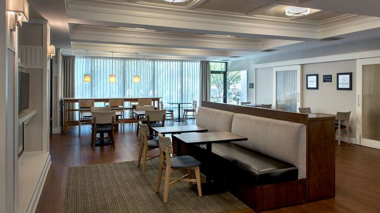 <b>Hampton Inn Middletown Lobby</b>. Images powered by <a href="https://iceportal.shijigroup.com/" title="IcePortal" target="_blank">IcePortal</a>.
